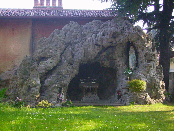 Grotta di Lourdes