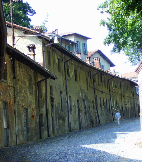 Via Giannino Antona Traversi 3