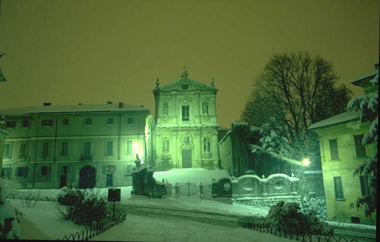 Uno scorcio della piazza 1