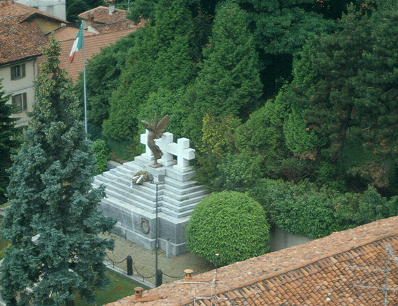 Uno scorcio della piazza 2