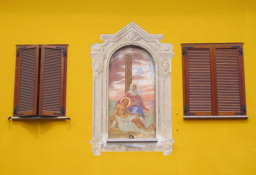 Deposizione in Via Colombo