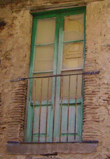 Finestre e balconi del centro antico 5