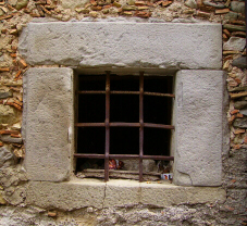 Finestre e balconi del centro antico 6
