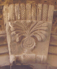 Chiave ornamentale di portale 14