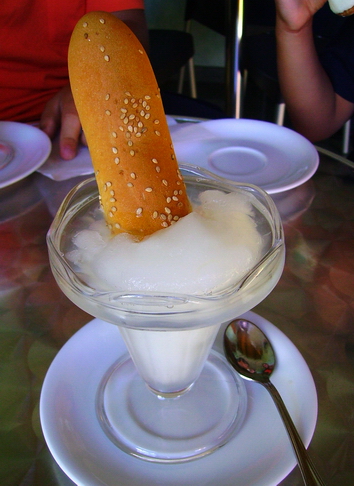 Granita al limone con biscotto tradizionale