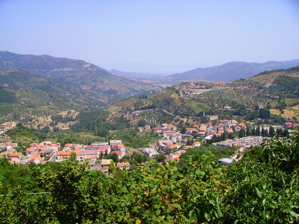 Panorama con scorcio su case di San Piero Patti 1