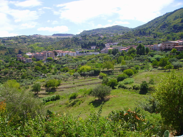 Panorama con scorcio su case di San Piero Patti