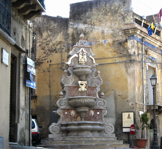 Scorcio con la fontana di Santo Vito