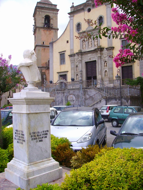 Scorcio in piazza Gorgone