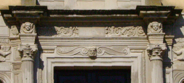 Chiesa di Santa Maria. Particolare della facciata 1